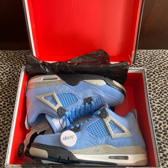 AUTHENTIC
Air Jordan 4 Retro (GS) University Blue/Black 408452-400 Size 6.5Y - Picture 9 of 12